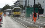 Vor der Rckfahrt mssen an der Zwischenendstelle Gro-Berliner-Damm/Gerhard-Sedlmayr-Strae die Rillengleise gereinigt werden.