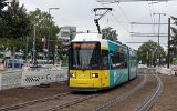 Tw 1507 wartet  am Beginn der Neubaustrecke auf die Parallelfahrt (Gro-Berliner-Damm 22.09.2021).