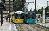 Der Einrichtungs-Tw 1507 wird auf dem Rckweg mit dem Hilfsfahrschalter am Heck gefahren. (Haltestelle Landschaftspark Johannisthal 22.09.2021).