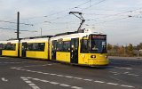 Tw 1574 auf der M17 Richtung Adlershof vor der Haltestelle Landschaftspark (Gro-Berliner-Damm/Herrmann-Dorner-Allee30.10.2021).