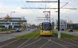 Tw 2211 auf Linie 63 wartet auf dem mittleren Gleis der Zwischenendstelle auf die Rckfahrt nach Kpenick (30.10.2021).