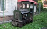Eine der Jung-Lokomotiven vor der Abstellhalle im Wasserwerk Kraków-Bielany am 09.09.1998