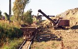 Das Beladen der Loren an der Tonhalde (27.09.1999).