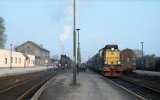 Die Tkt48-187 und die SP32-129 vor Personenzügen am 14. April 1991 in Międzyrzecz