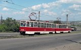 Magnitogorsk: ber die Ural-Brcke kommt diese Bahn am 16.06. 1995 aus Asien nach Europa.