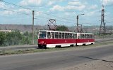 Magnitogorsk: Über die Ural-Brücke kommt diese Bahn am 16.06. 1995 aus Asien nach Europa.