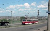 Magnitogorsk: ber die Ural-Brcke kommt diese Bahn am 16.06. 1995 aus Asien nach Europa.