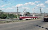 Magnitogorsk: ber die Ural-Brcke kommt diese Bahn am 16.06. 1995 aus Asien nach Europa.