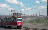 Magnitogorsk: ber die Ural-Brcke kommt diese Bahn am 16.06. 1995 aus Asien nach Europa.