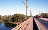 Die Brücke über den Ural: Am 09.06.1995 fährt diese Straßenbahn von Asien nach Europa.