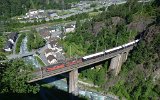 Die Chrstelenbachbrcke in Amsteg am 10.06.2016 mit dem Orientexpress.