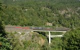Die Intschireussbrücke südlich von Amsteg überspannt das Tal in 74 m Höhe und ist damit die höchste Brücke der SBB. (27.08.2016)