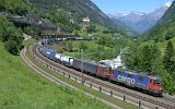 Die bekannte Kurve vor dem Wattinger Tunnel mit dem bekannten OP Kirche Wassen am 10.06.2016