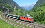 Die bekannte Kurve vor dem Wattinger Tunnel mit dem bekannten OP Kirche Wassen am 10.06.2016