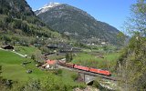 Die bekannte Kurve vor dem Wattinger Tunnel mit dem bekannten OP Kirche Wassen am 06.05.2016