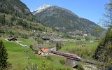 Die bekannte Kurve vor dem Wattinger Tunnel mit dem bekannten OP Kirche Wassen am 06.05.2016