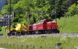 Ein Werkzug mit einem mobilen Tor zur Abschottung von Baustellen im Gotthard-Tunnel (vor dem Bahnhof Wassen am 10.06.2016)