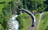 Der gleiche Zug in der Kurve vor dem Wattinger Tunnel am 10.06.2016